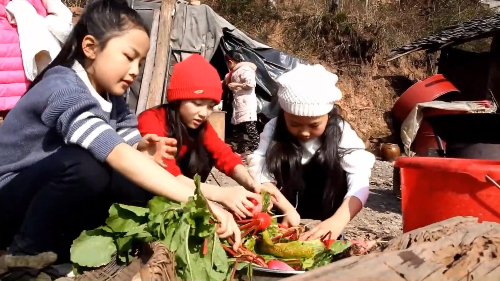 小戏骨《白蛇传》剧组踏上爱心公益之路